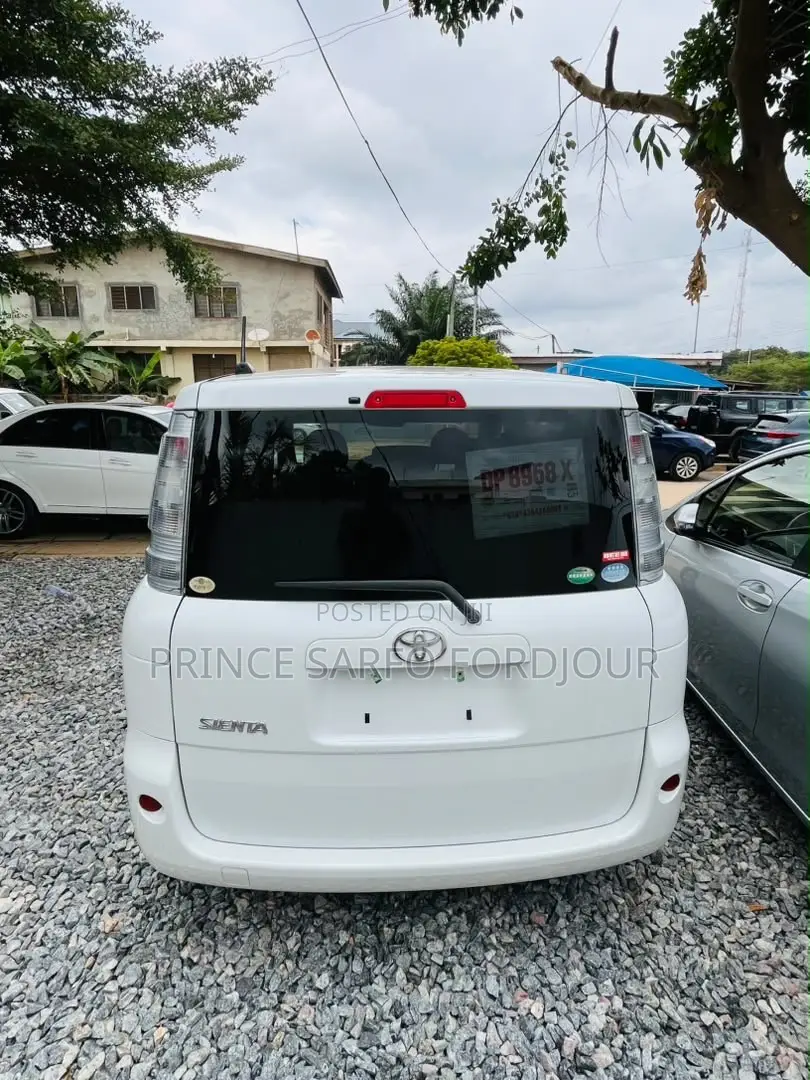 Toyota Sienta 2014 White