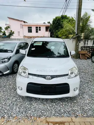 Toyota Sienta 2014 White