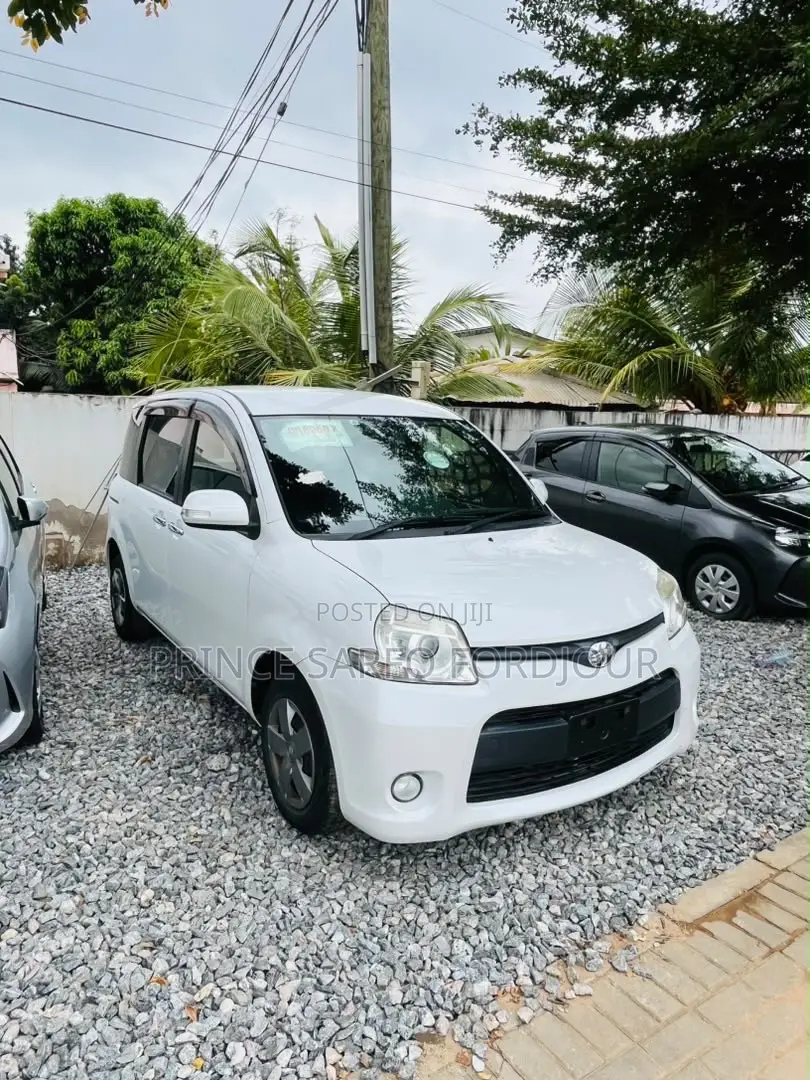 Toyota Sienta 2014 White