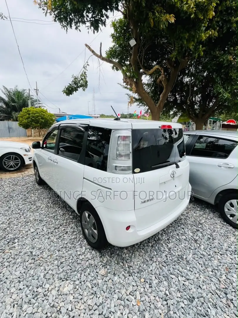Toyota Sienta 2014 White