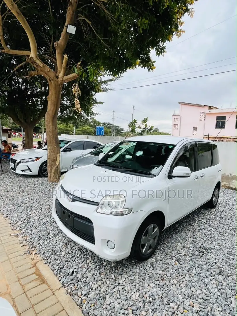 Toyota Sienta 2014 White