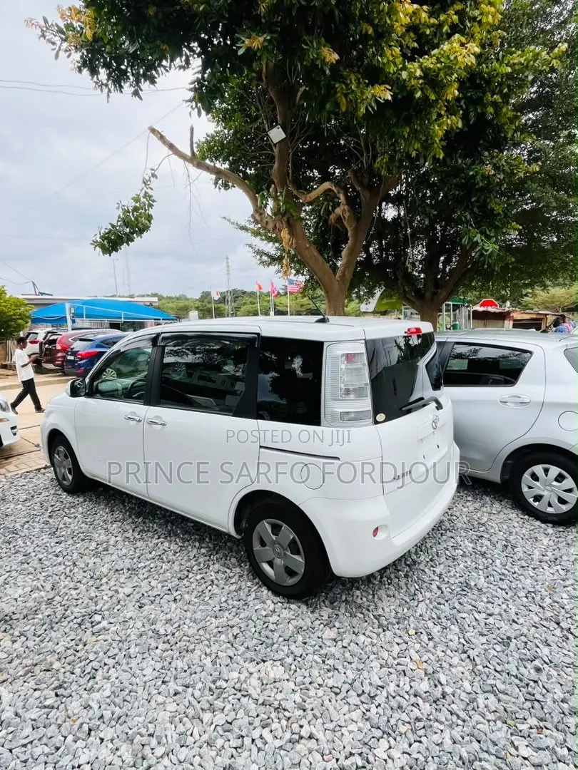 Toyota Sienta 2014 White