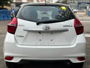 Toyota Yaris L Sedan 4dr 2019 White