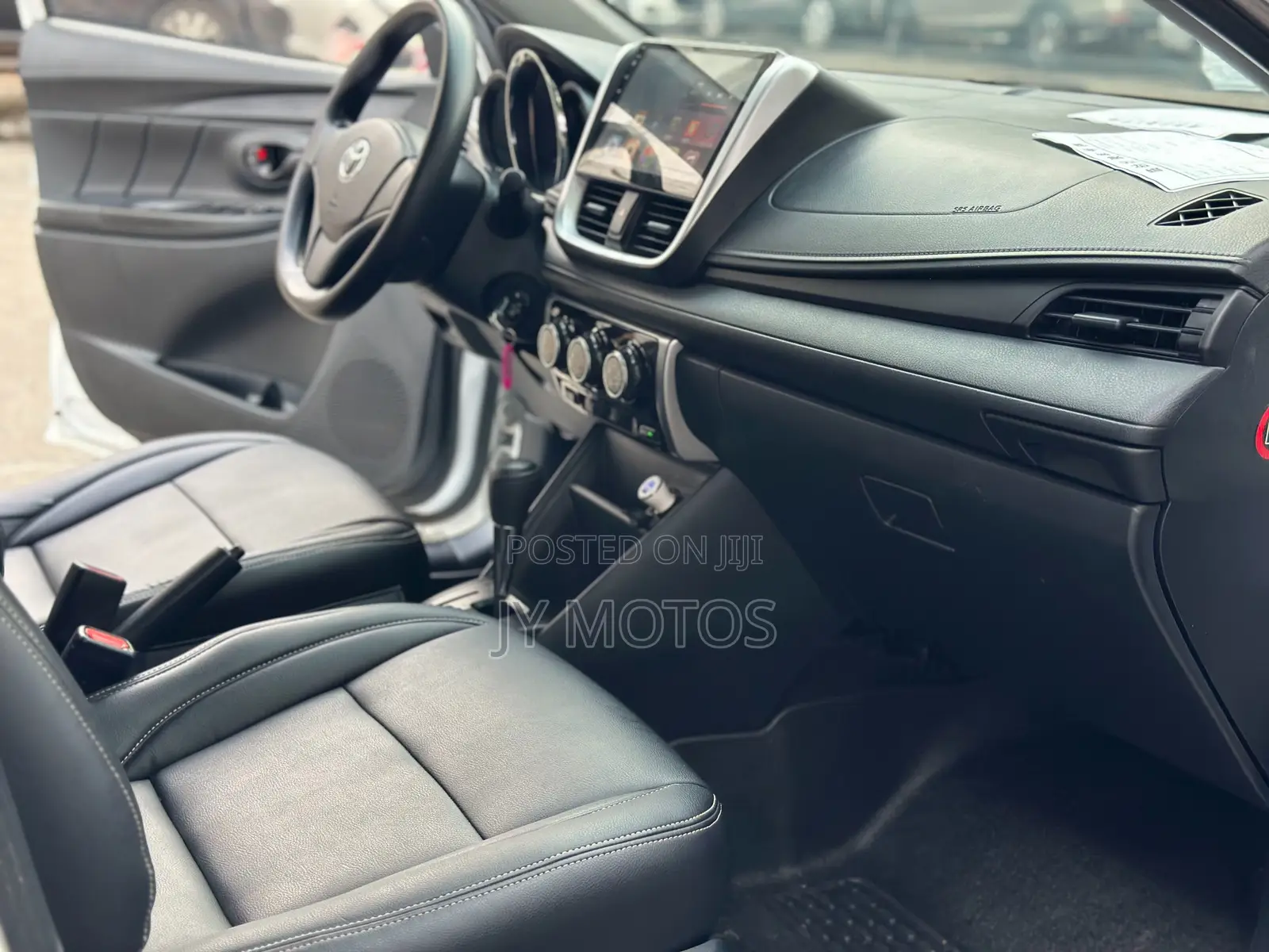Toyota Yaris L Sedan 4dr 2019 White