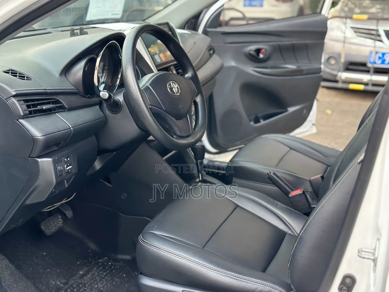Toyota Yaris L Sedan 4dr 2019 White