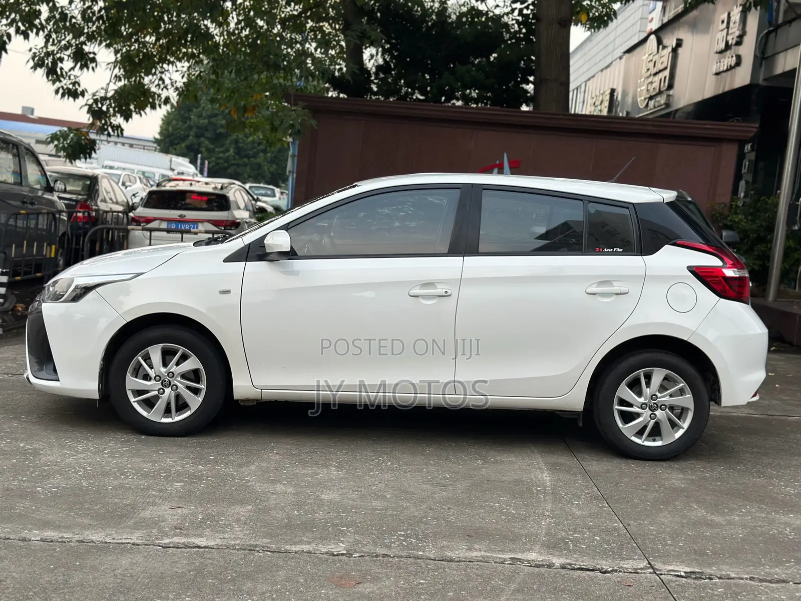 Toyota Yaris L Sedan 4dr 2019 White