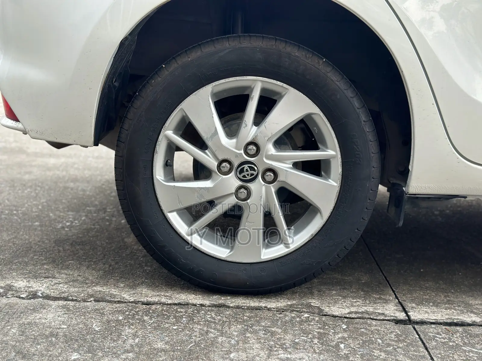 Toyota Yaris L Sedan 4dr 2019 White