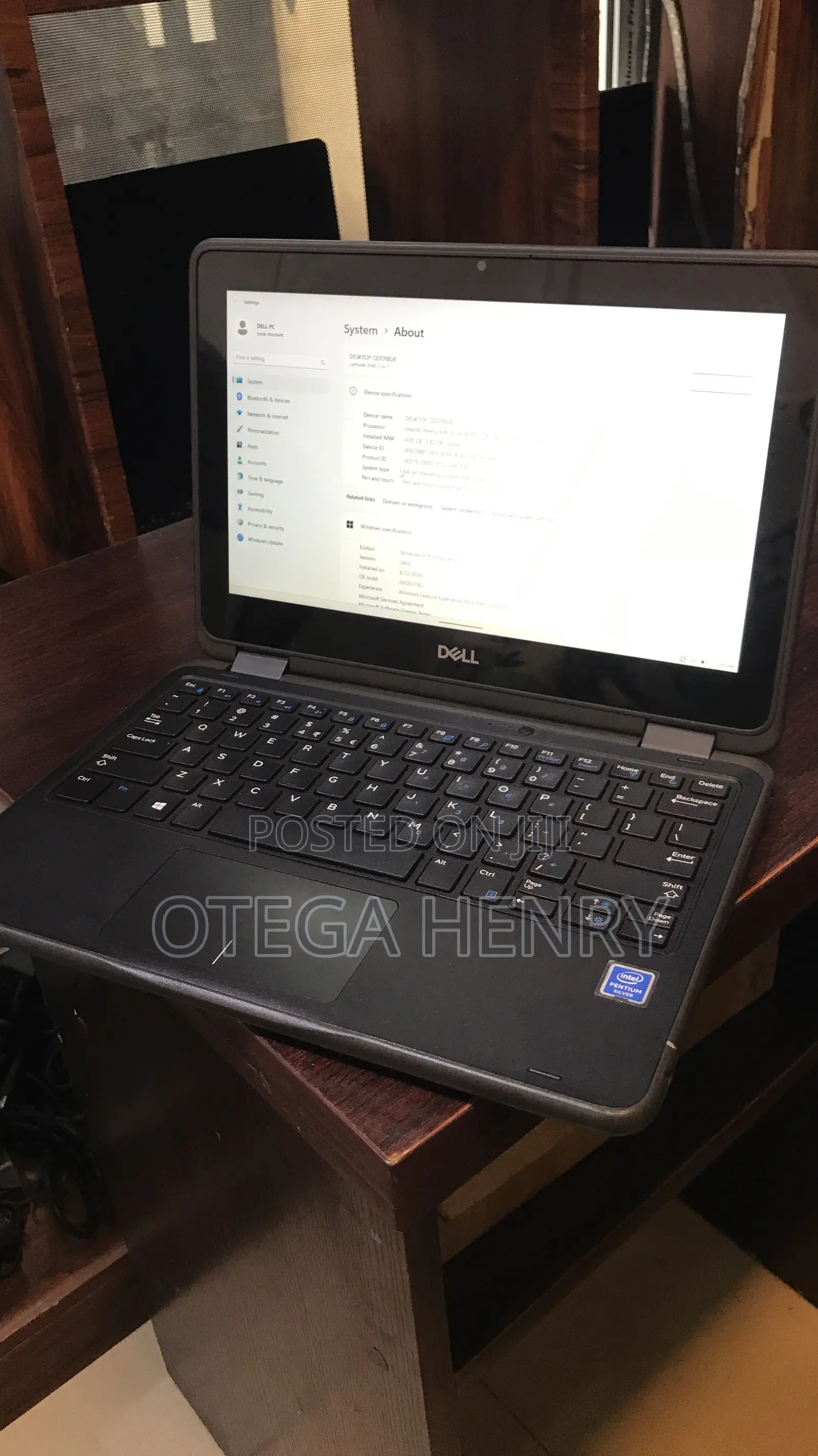 Laptop Dell Latitude 3190 2-in-1 4GB Intel Pentium SSD 128GB