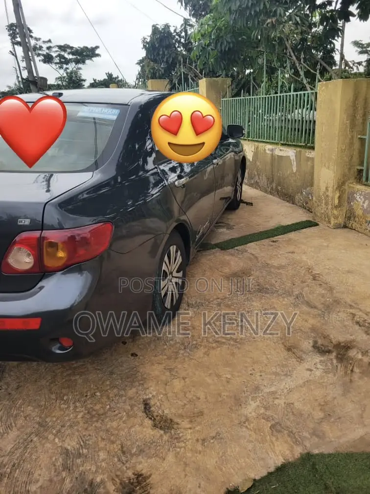 Toyota Corolla 2010 Gray