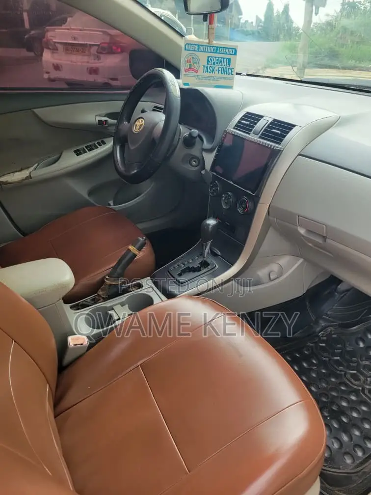 Toyota Corolla 2010 Gray