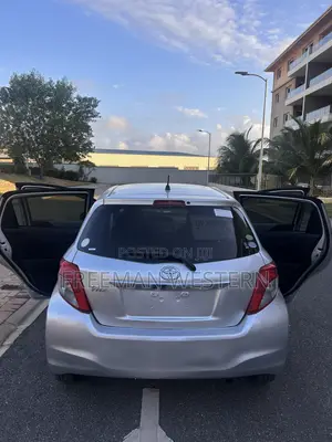 Toyota Vitz 2013 Silver
