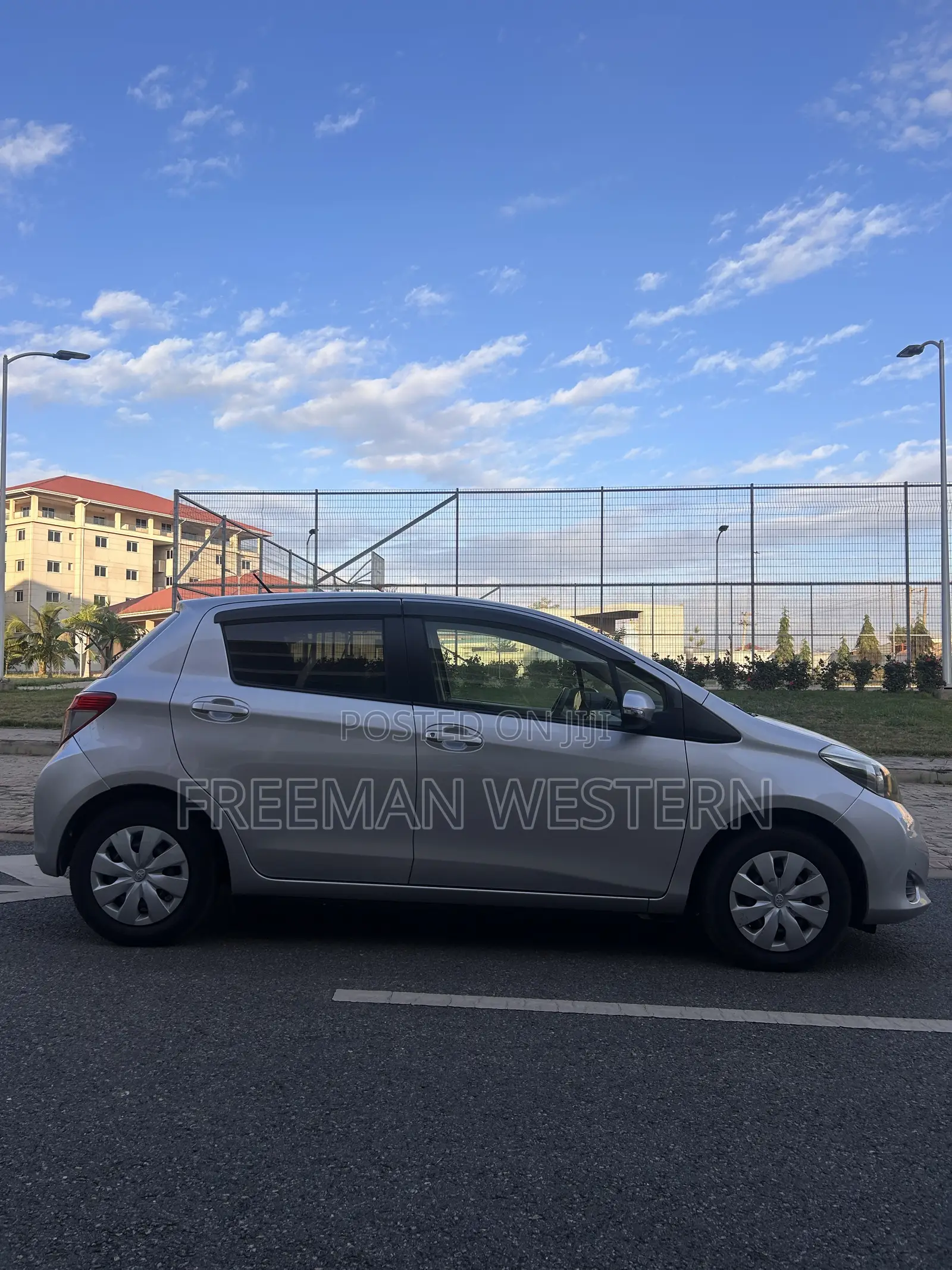 Toyota Vitz 2013 Silver