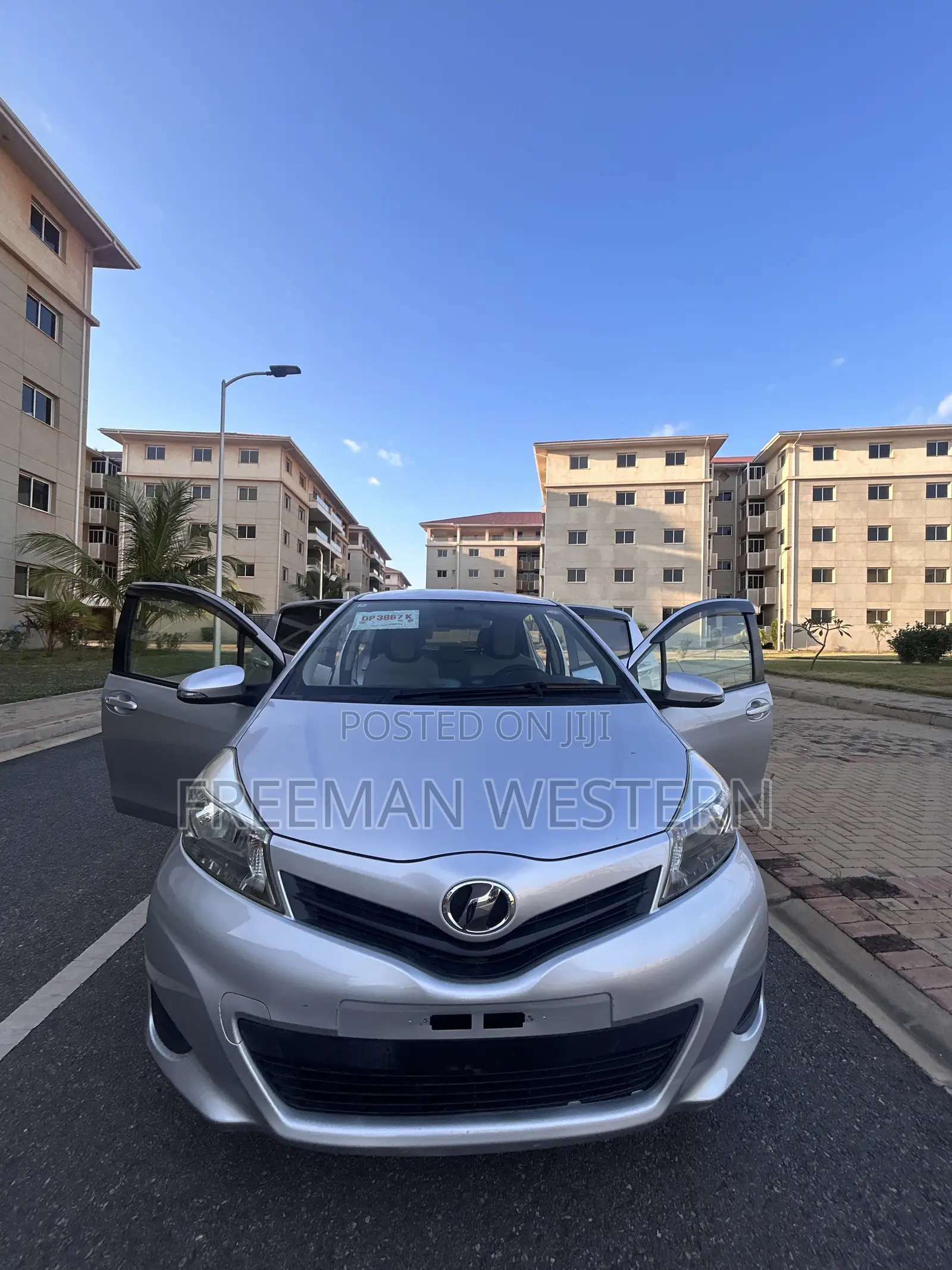 Toyota Vitz 2013 Silver