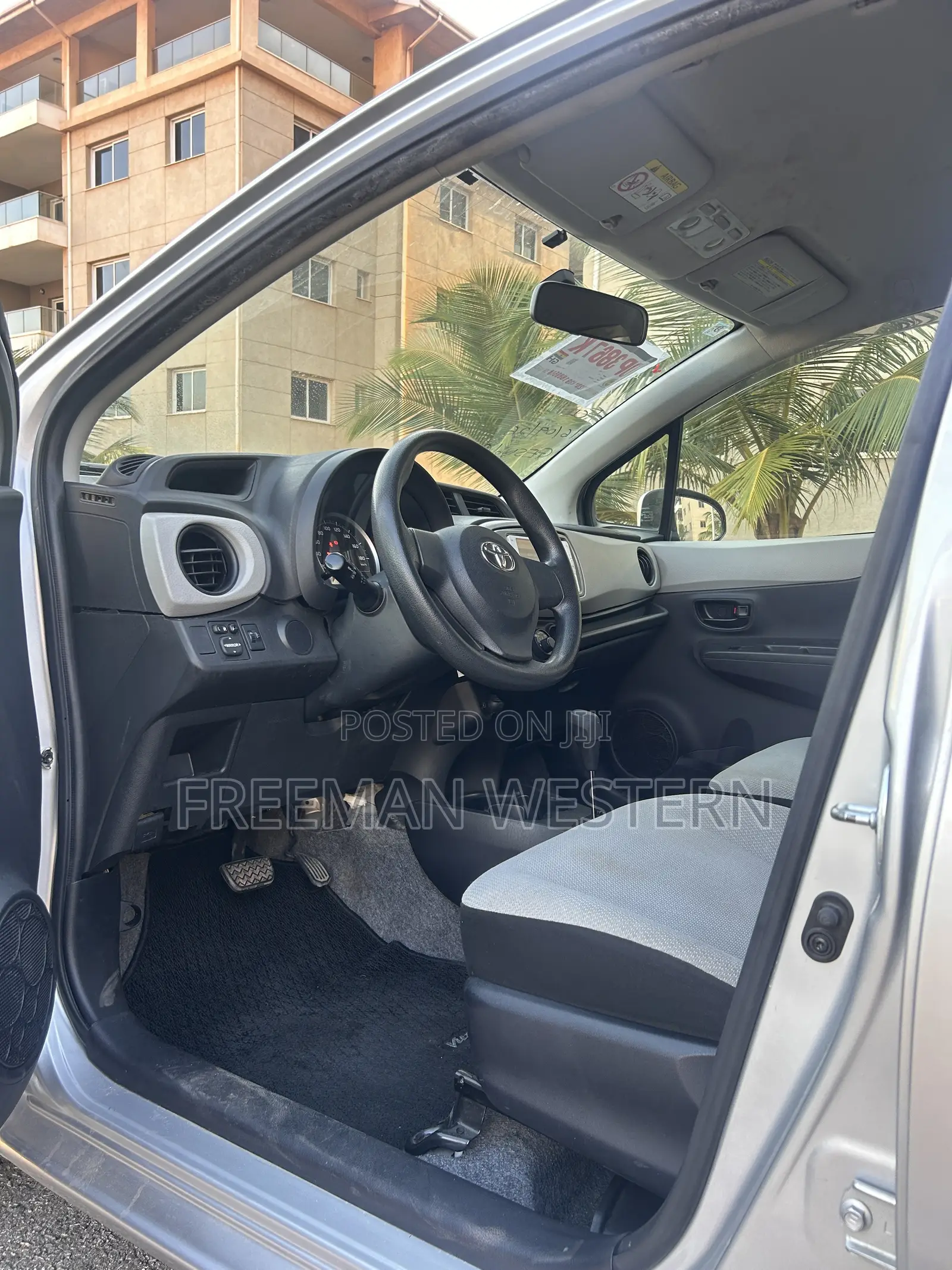 Toyota Vitz 2013 Silver