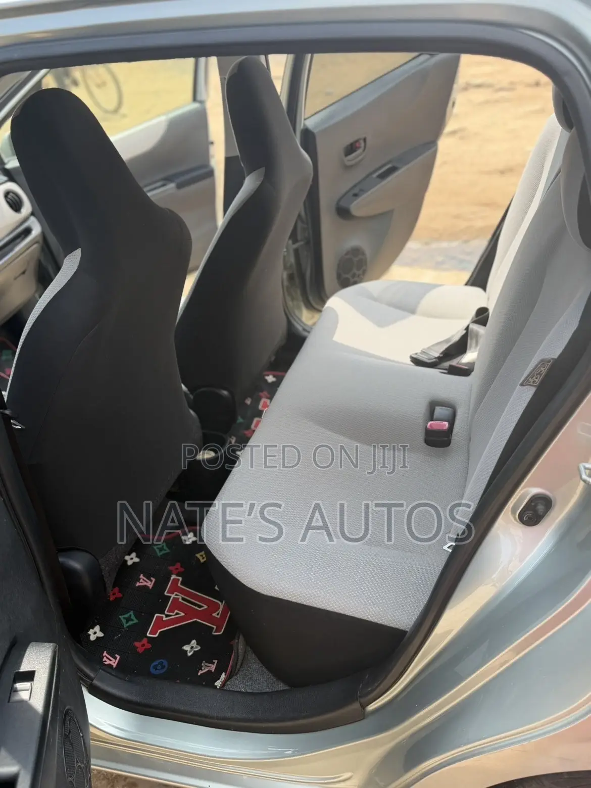 Toyota Vitz 1.3 AWD 5dr 2012 Silver