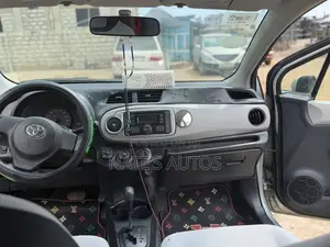 Toyota Vitz 1.3 AWD 5dr 2012 Silver