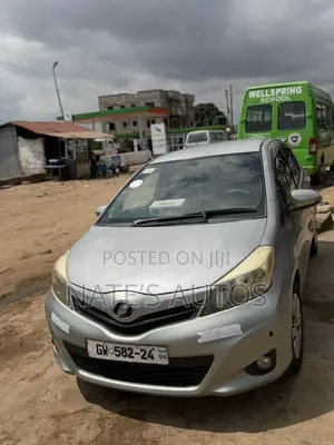 Toyota Vitz 1.3 AWD 5dr 2012 Silver
