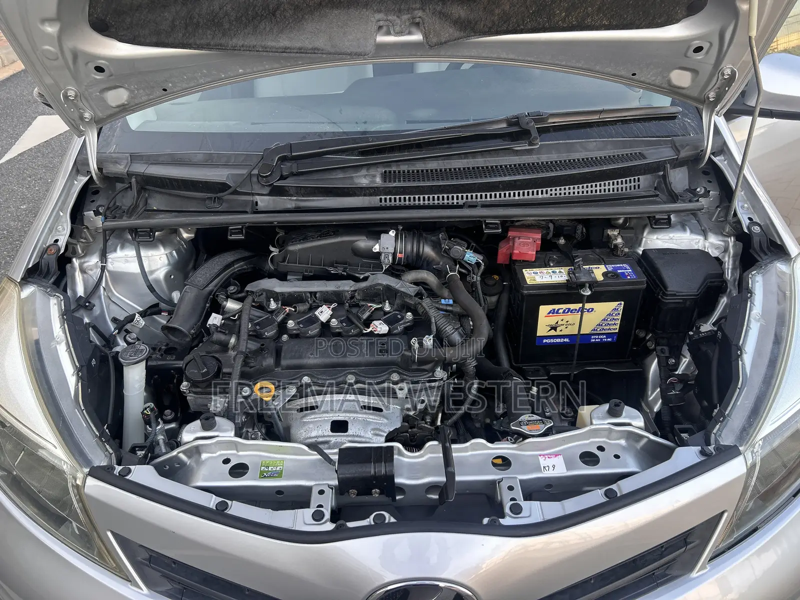 Toyota Vitz 2013 Silver