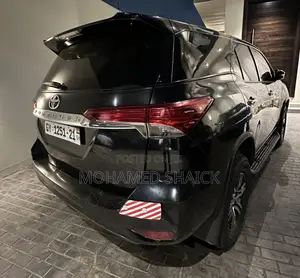 Toyota Fortuner 2021 Black