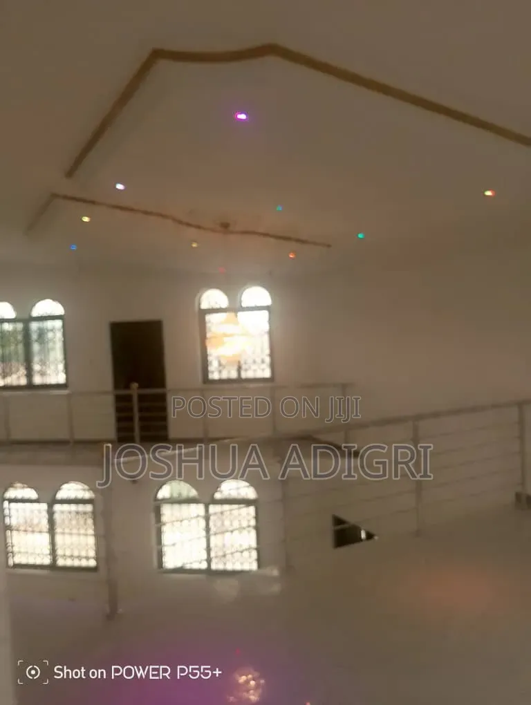 4bdrm House in Residential Area, Accra Metropolitan for sale