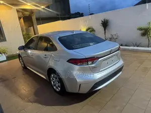 Toyota Corolla LE 2020 Silver
