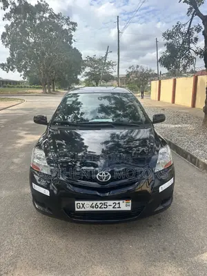 Toyota Yaris Base Sedan 4dr 2010 Black