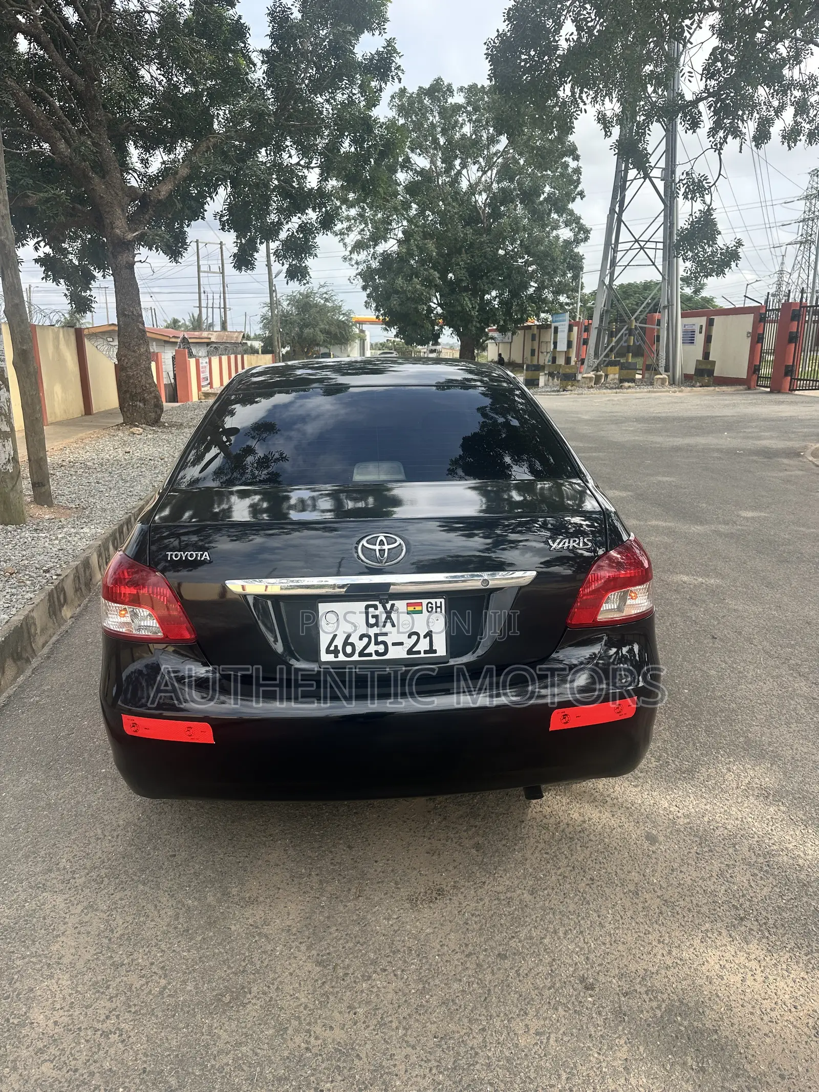 Toyota Yaris Base Sedan 4dr 2010 Black