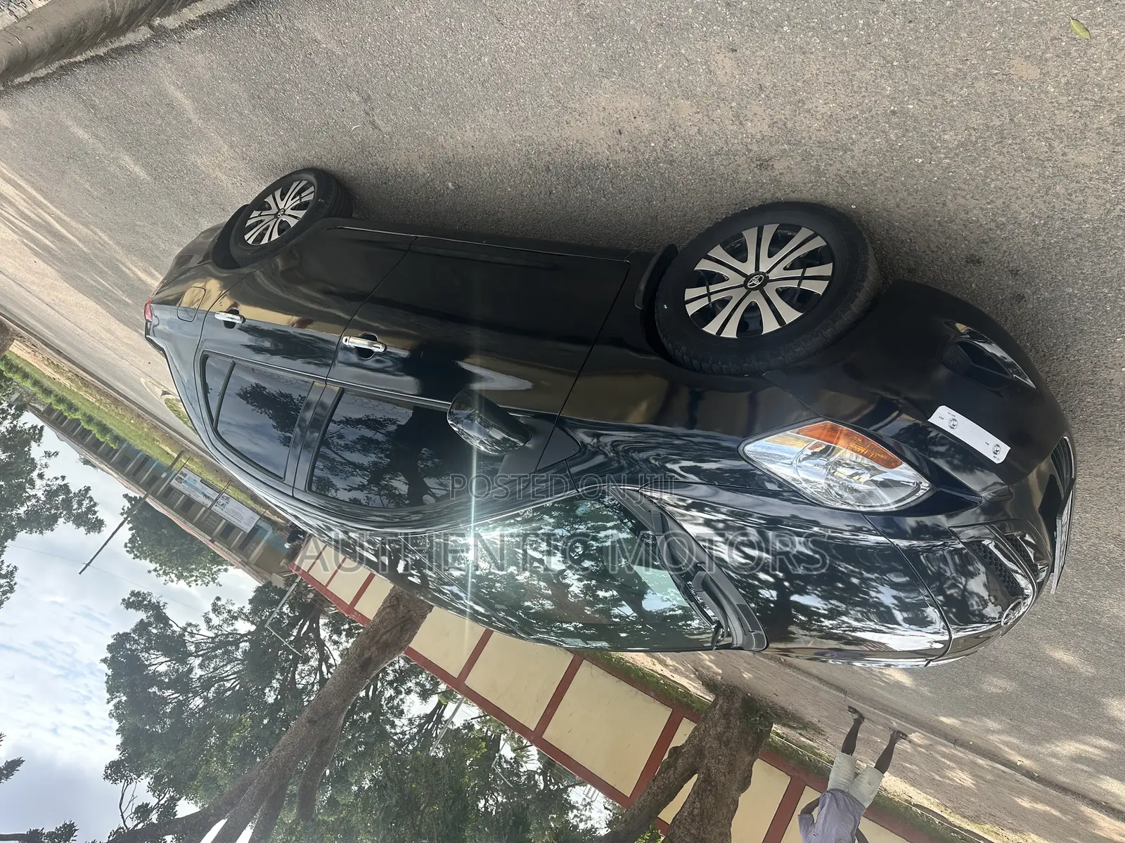 Toyota Yaris Base Sedan 4dr 2010 Black