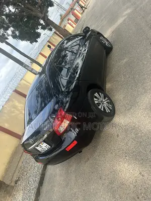 Toyota Yaris Base Sedan 4dr 2010 Black