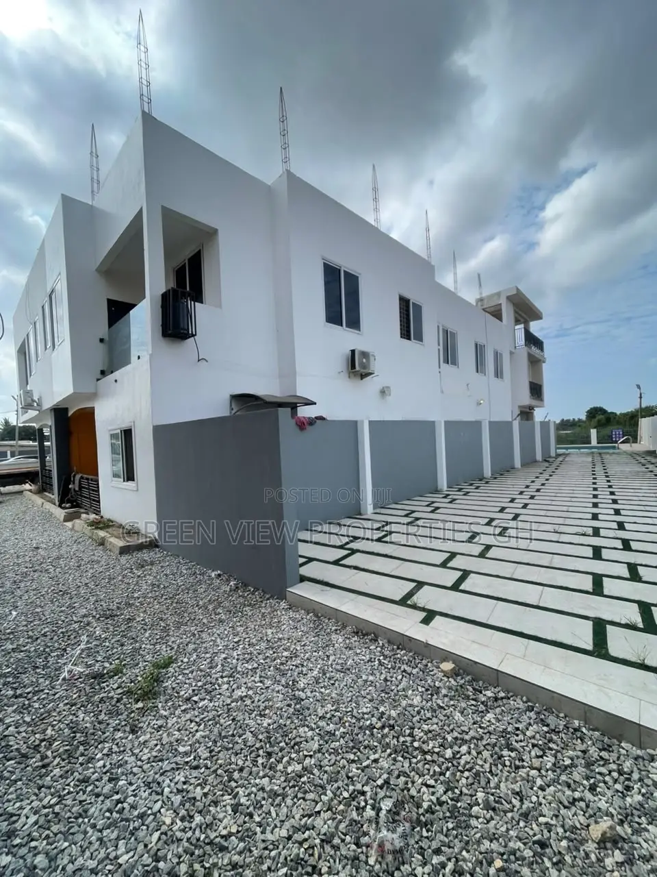 1bdrm Room & Parlour in West Hills Mall Area for rent