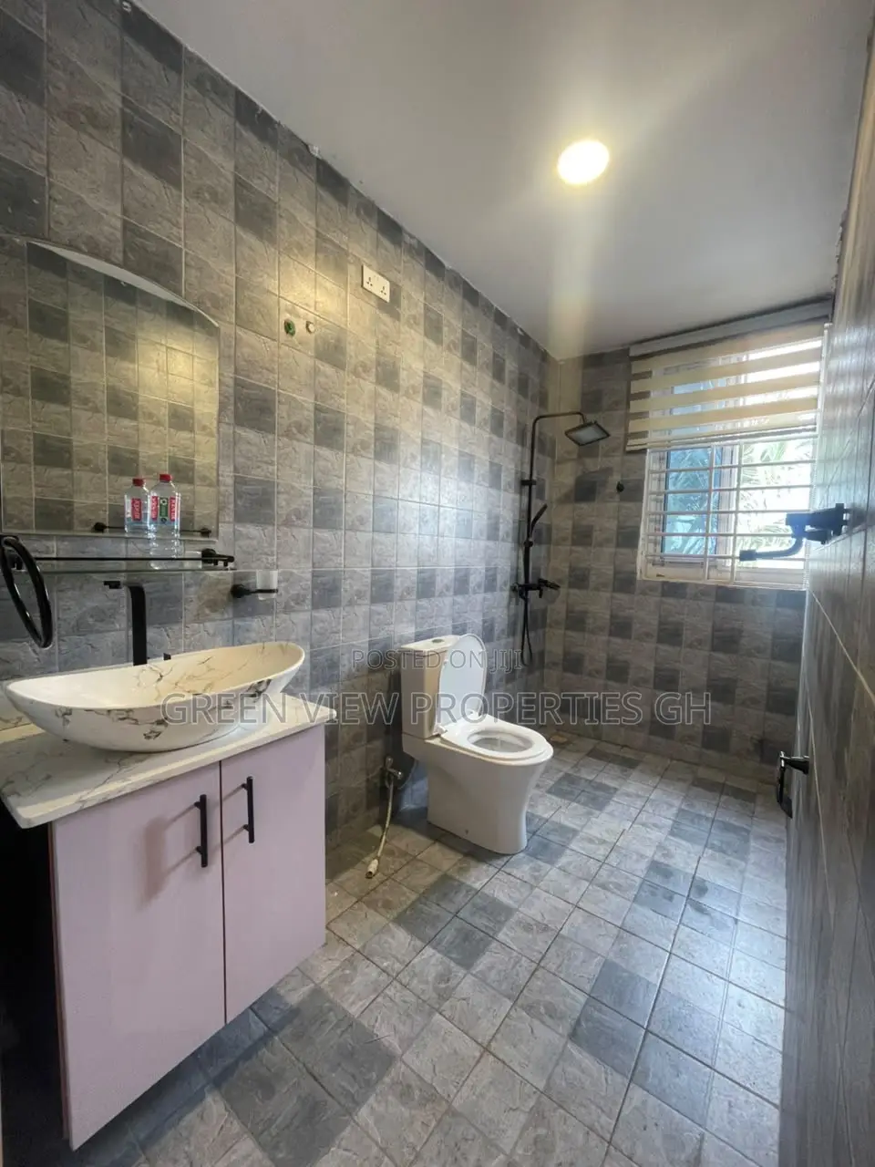 1bdrm Room & Parlour in West Hills Mall Area for rent