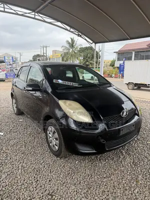 Toyota Vitz 1.5 FWD 5dr 2010 Black