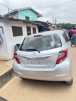 Toyota Vitz 1.3 AWD 5dr 2015 Silver