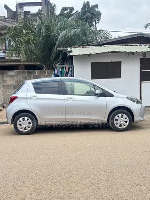 Toyota Vitz 1.3 AWD 5dr 2015 Silver
