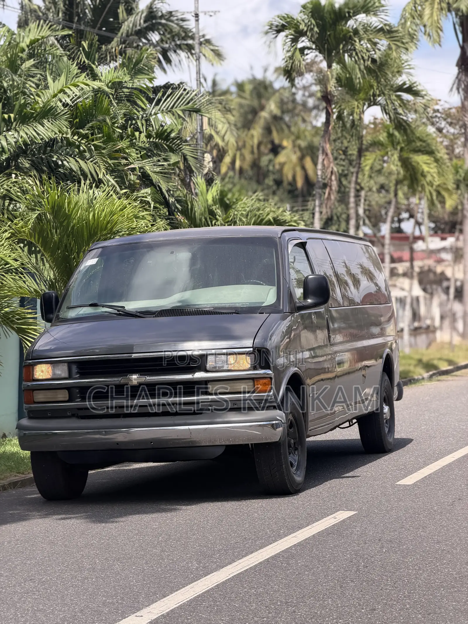 Chevrolet Express 3500 2010 Gray