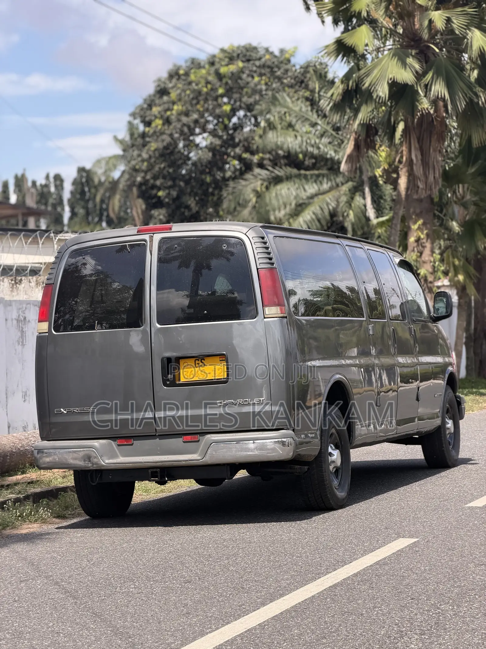 Chevrolet Express 3500 2010 Gray