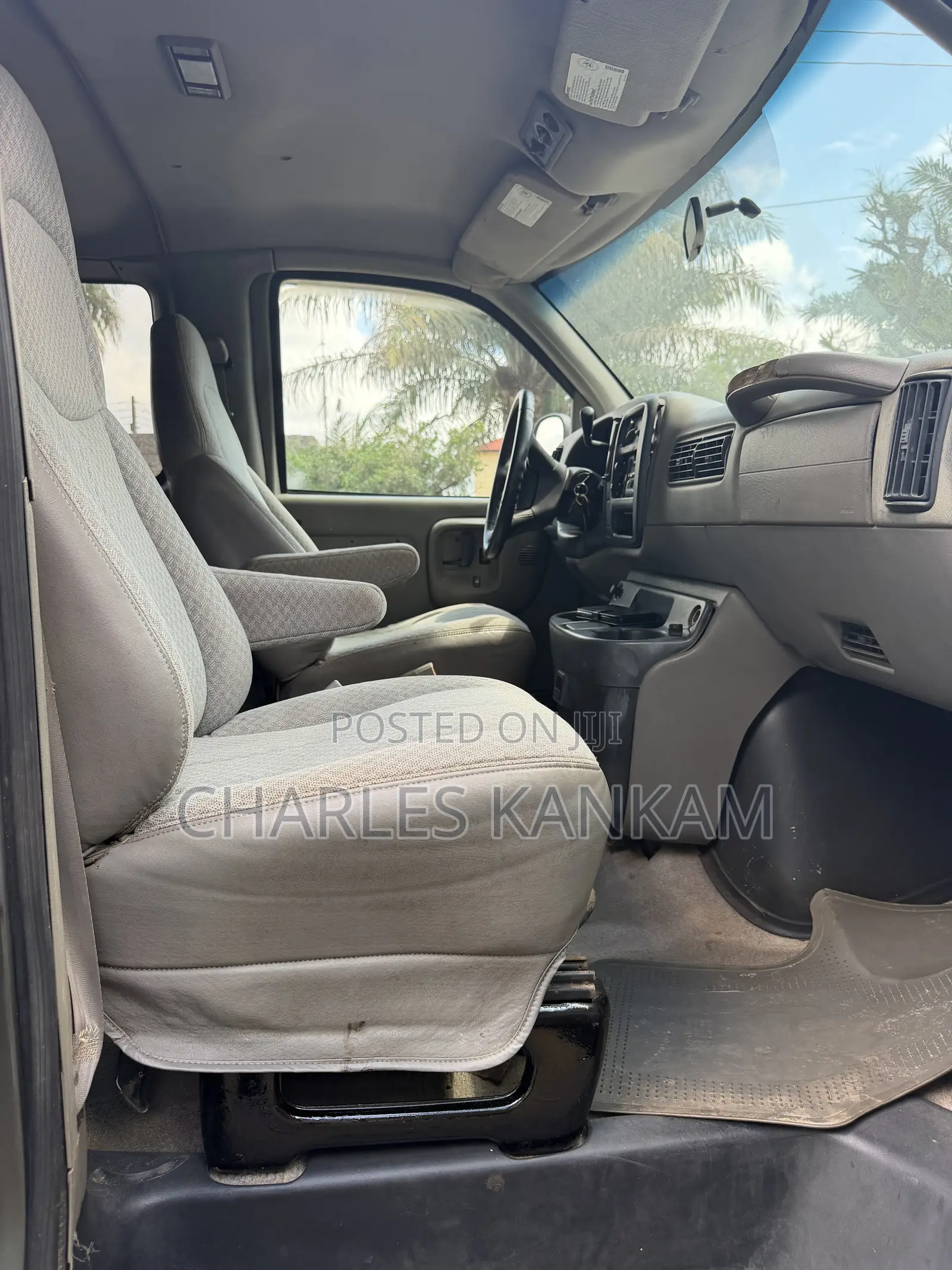 Chevrolet Express 3500 2010 Gray