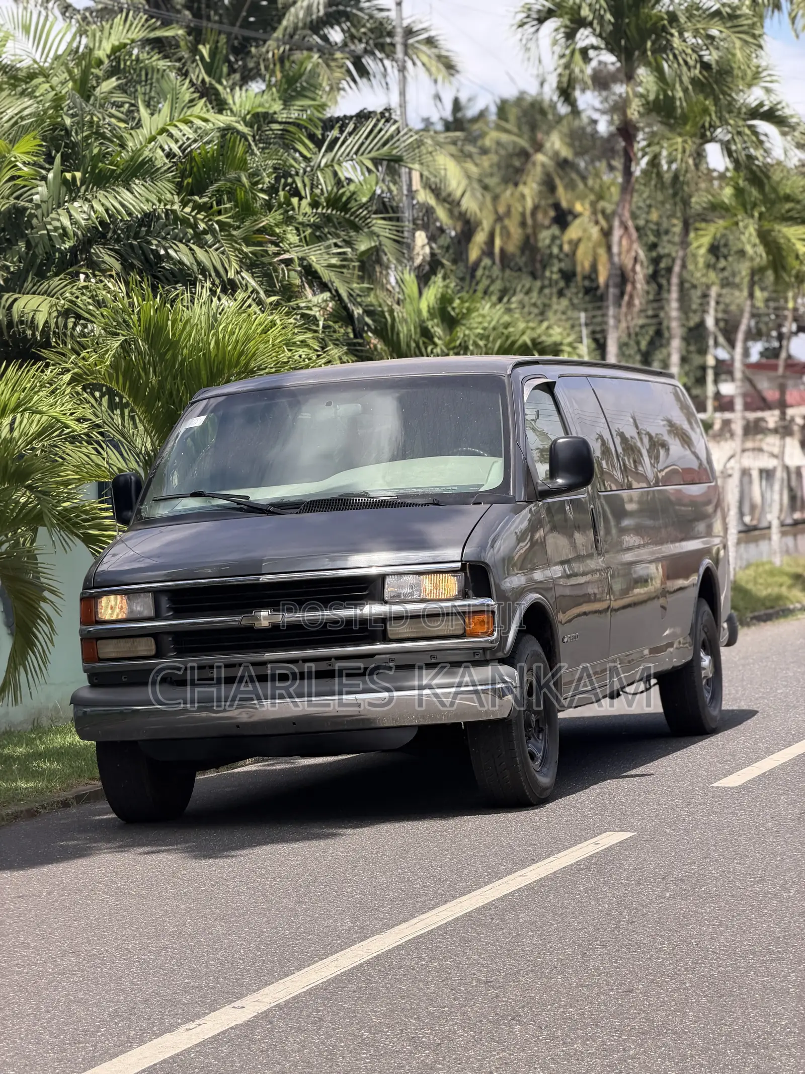 Chevrolet Express 3500 2010 Gray