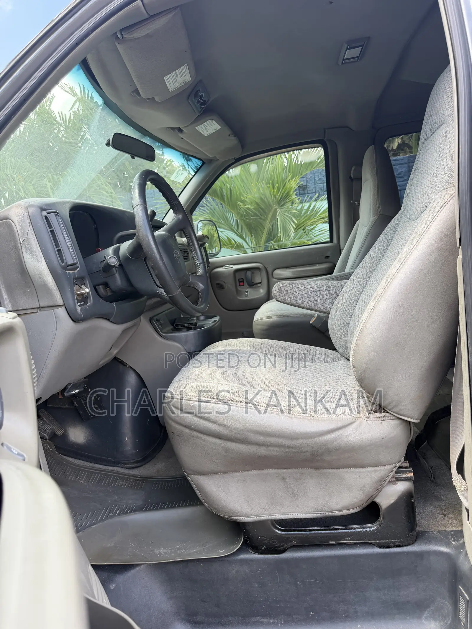 Chevrolet Express 3500 2010 Gray