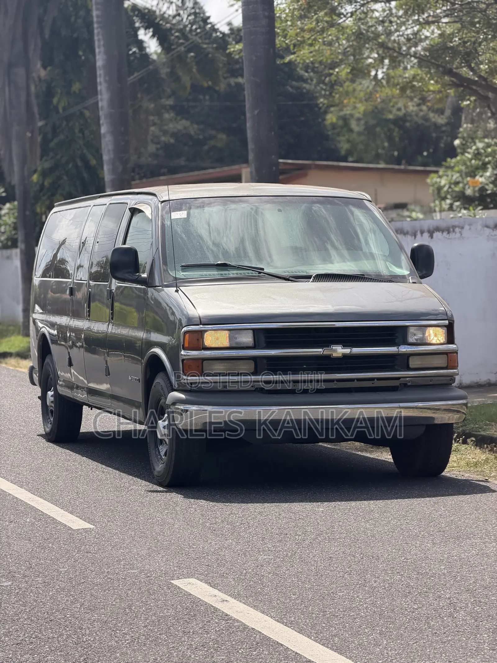 Chevrolet Express 3500 2010 Gray