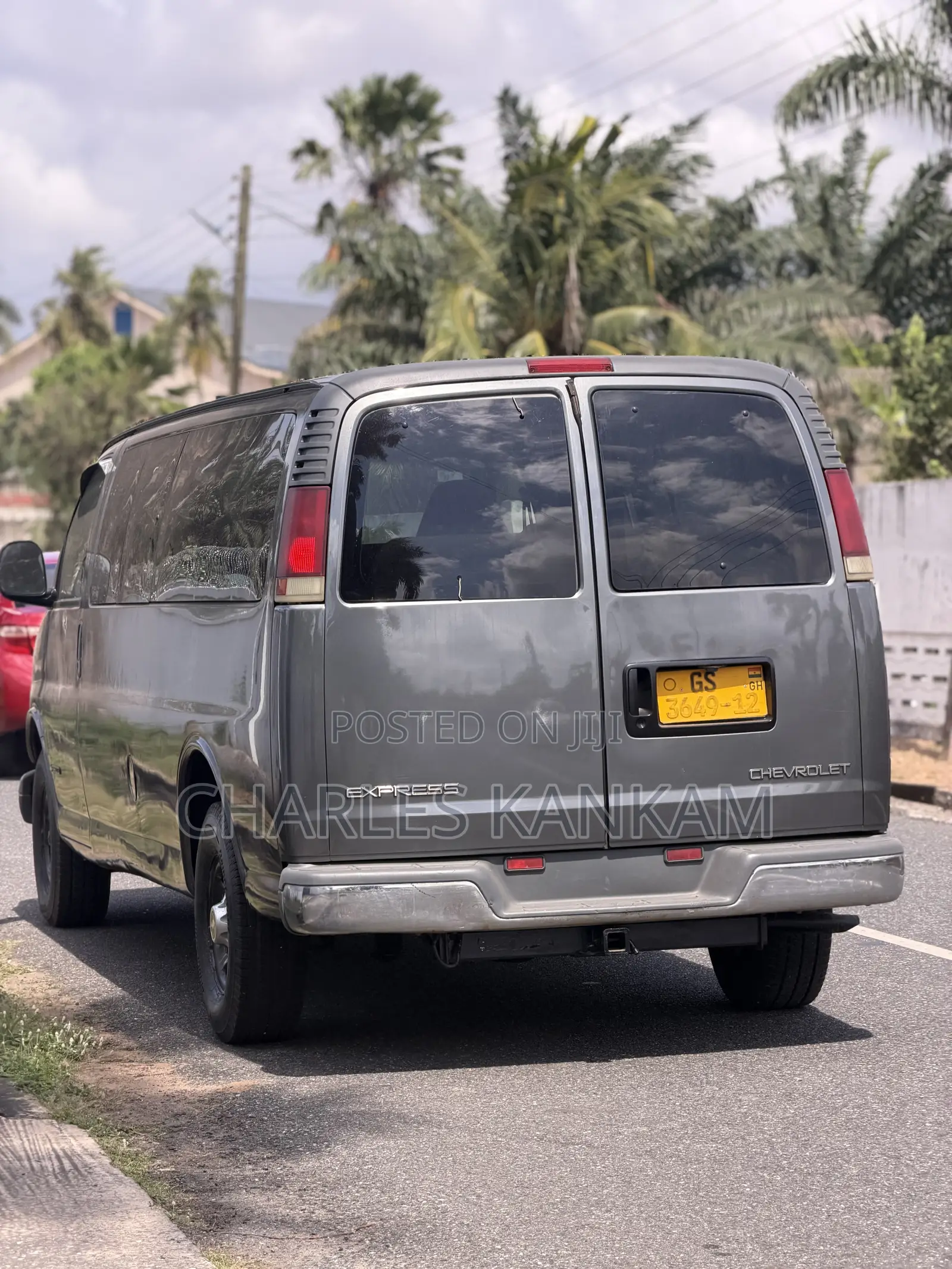 Chevrolet Express 3500 2010 Gray