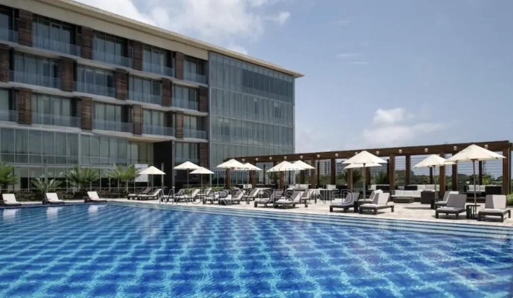 5-Star Luxury Serviced Corporate Executive Suite in Ridge – Pool View