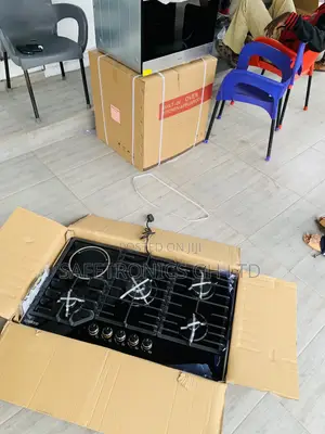 Adorable Sleek (Inbuilt 4 Gas 1 Electric) Kenwood Black Hob