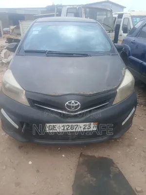 Toyota Yaris 2012 Gray