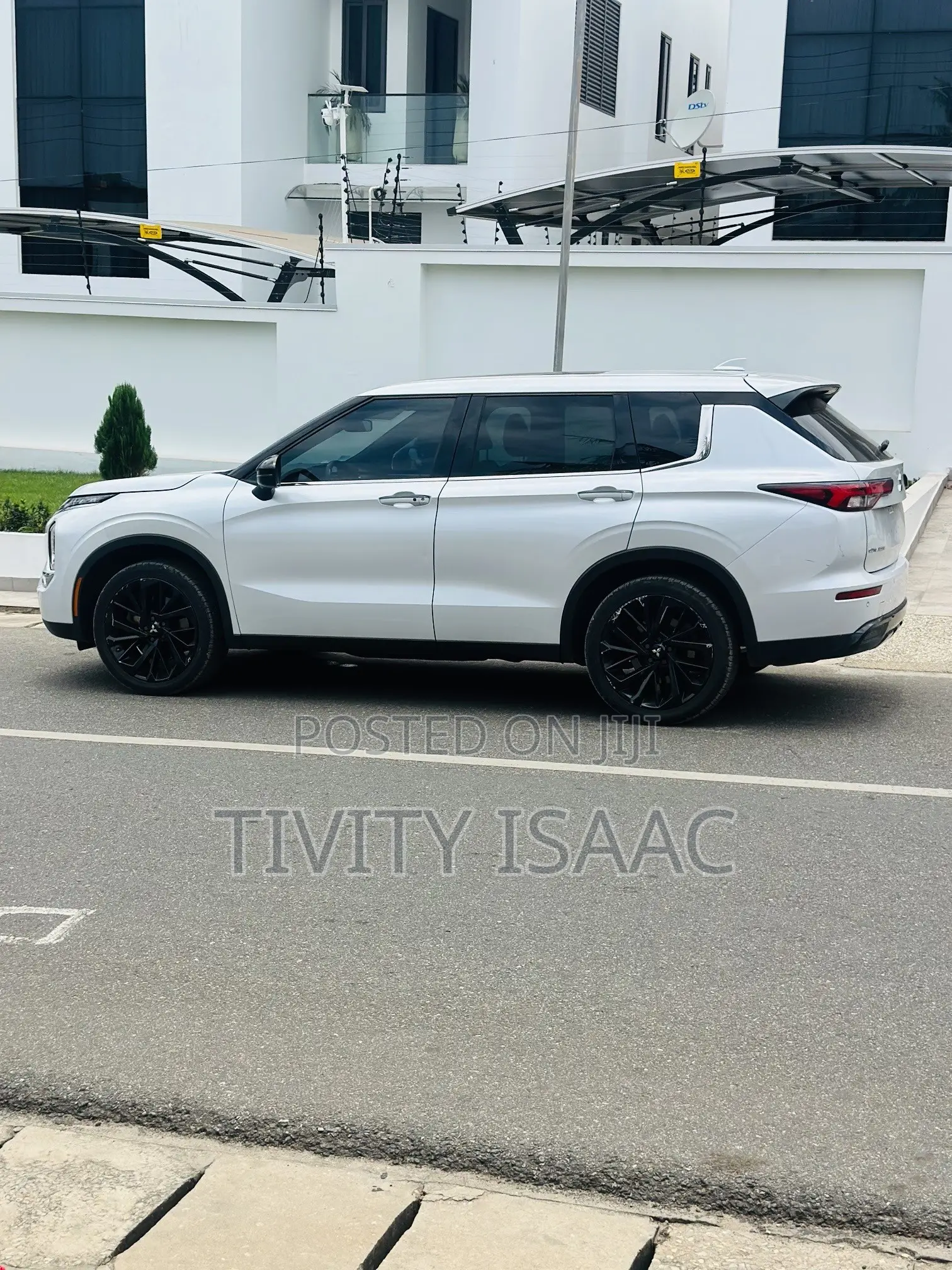 Mitsubishi Outlander 2022 White