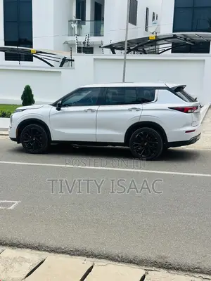 Mitsubishi Outlander 2022 White
