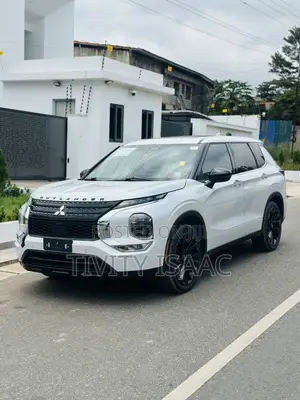 Mitsubishi Outlander 2022 White