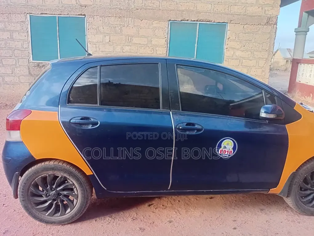 Toyota Vitz 2009 Blue