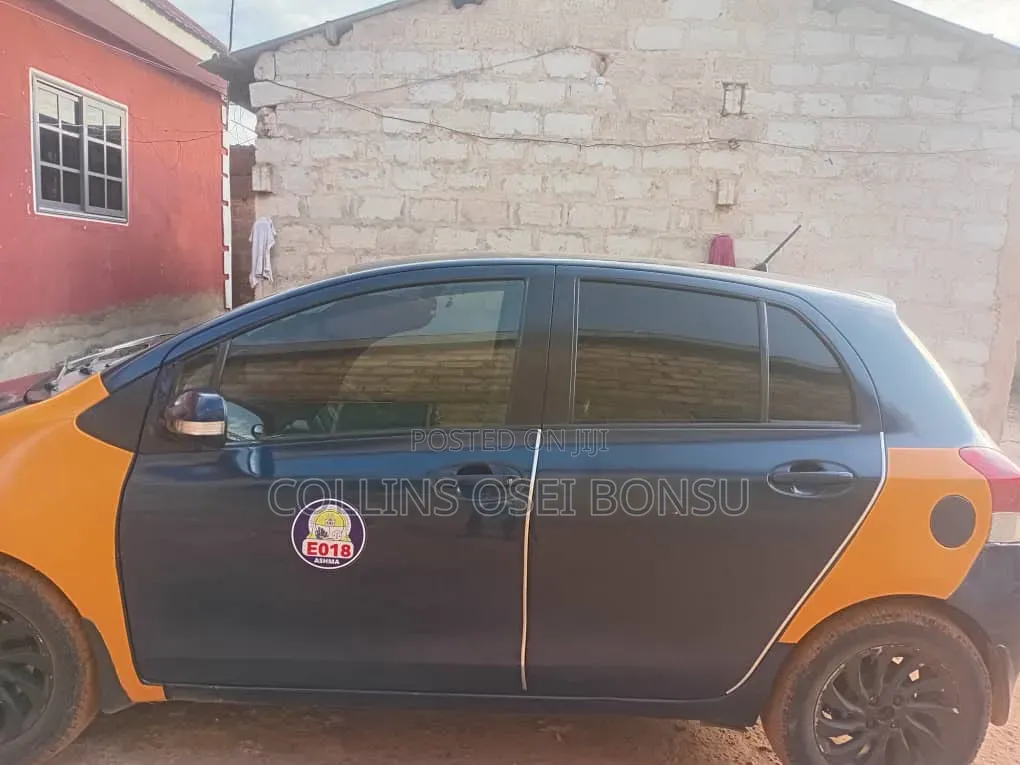 Toyota Vitz 2009 Blue