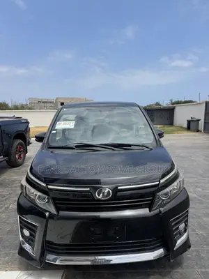 Toyota Voxy ZS 4WD 8-Seater 2014 Black